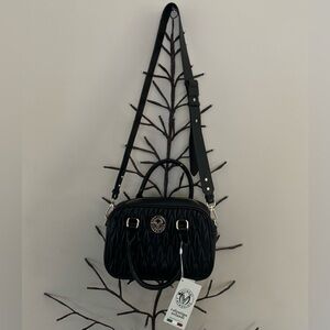 Brand new”Valentino Orlando”(Italy)shoulder bag for women.Size-w-10”x7”inc.Black